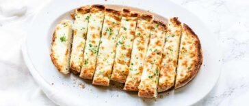 Cheese garlic breadstick