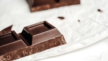 dark chocolate pieces cocoa beans