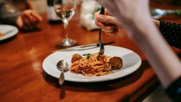 one pot pasta dinner table