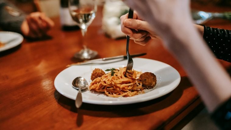 one pot pasta dinner table